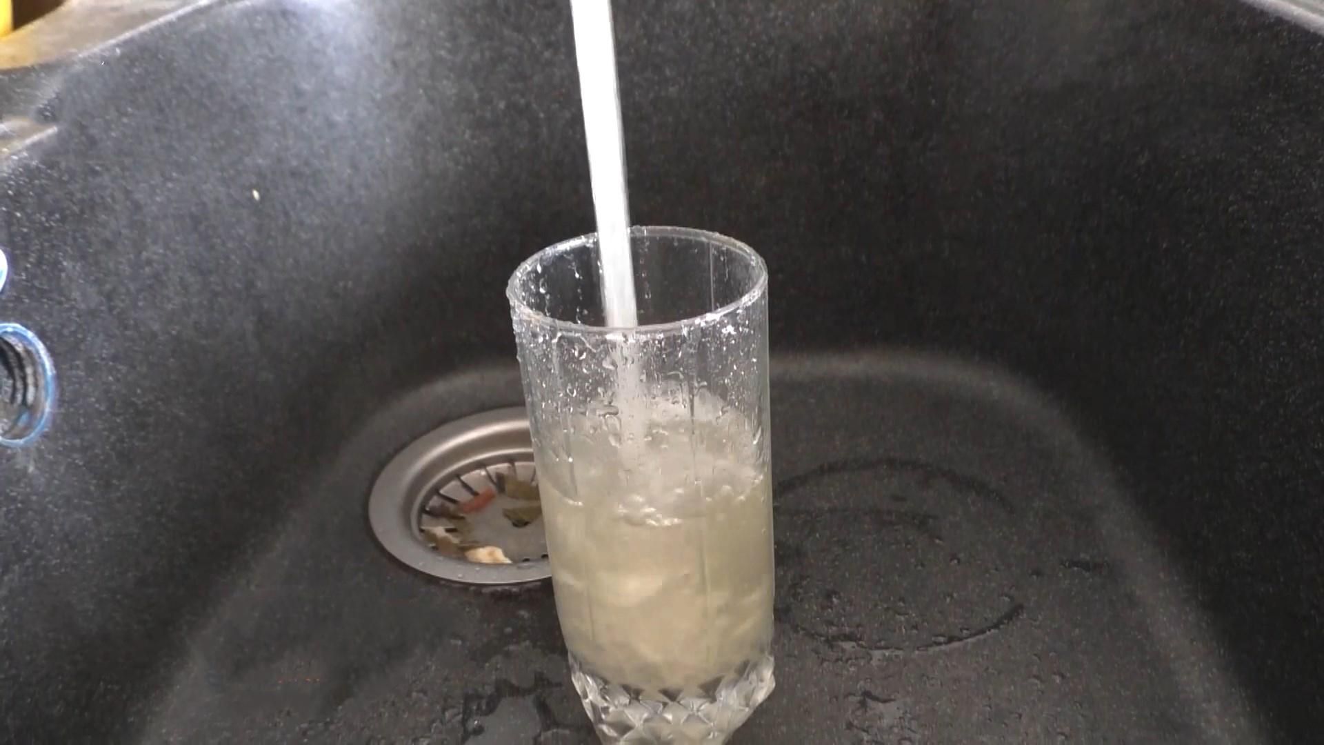 Грязная вода по графику: в Симферополе ввели жесткий этап водоснабжения Грязная вода по графику: в Симферополе ввели жесткий этап водоснабжения