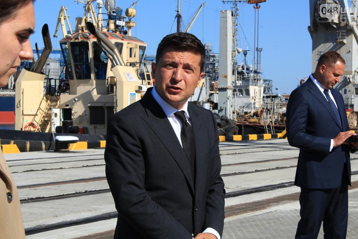 Зеленський поговорив з прихильниками Шарія в Одесі: відео Зеленський поговорив з прихильниками Шарія в Одесі: відео