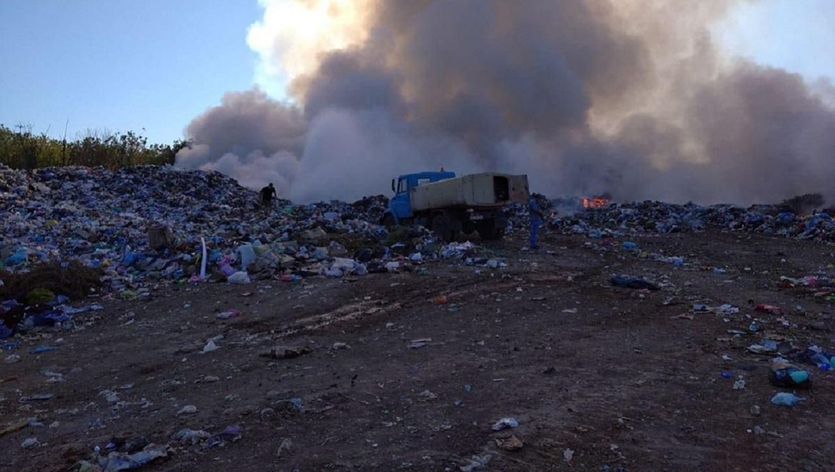 Під Миколаєвом спалахнула пожежа на сміттєзвалищі