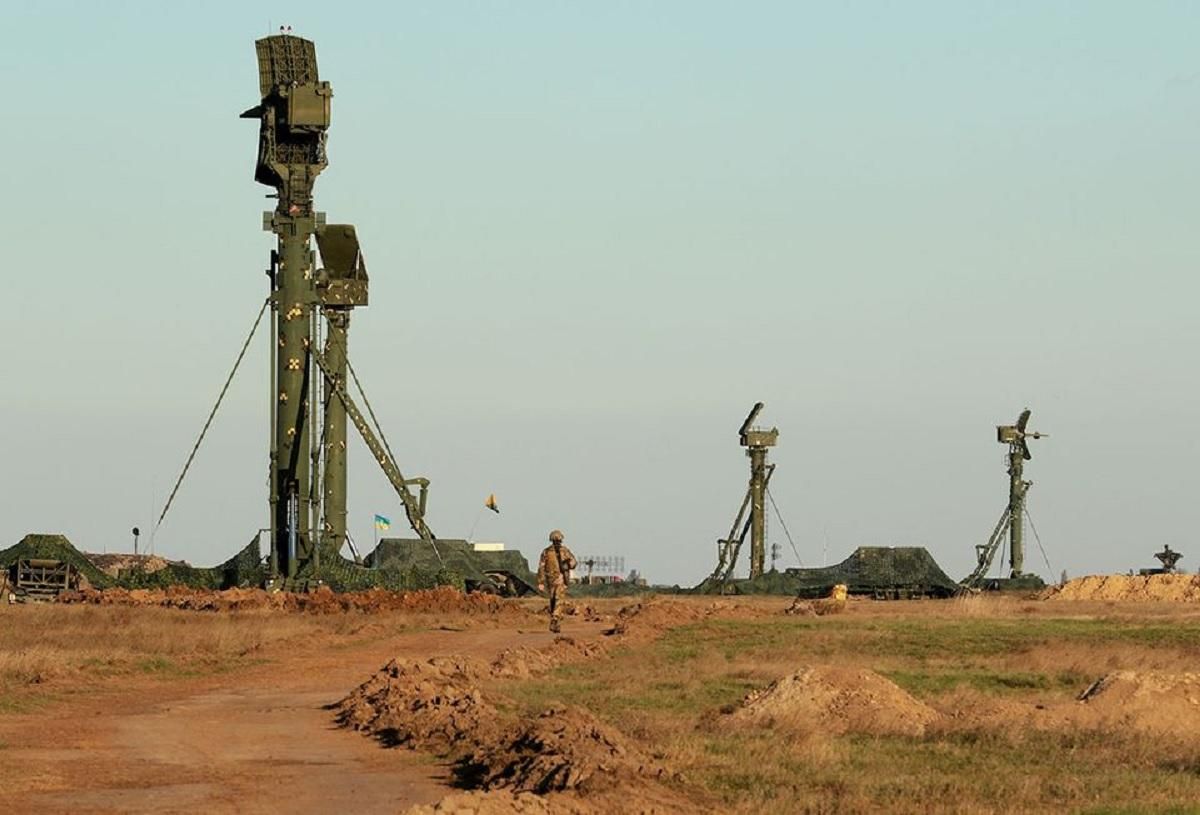 Підрозділи зенітних ракетних військ тренуються знищувати ворожі цілі: фото підготовки