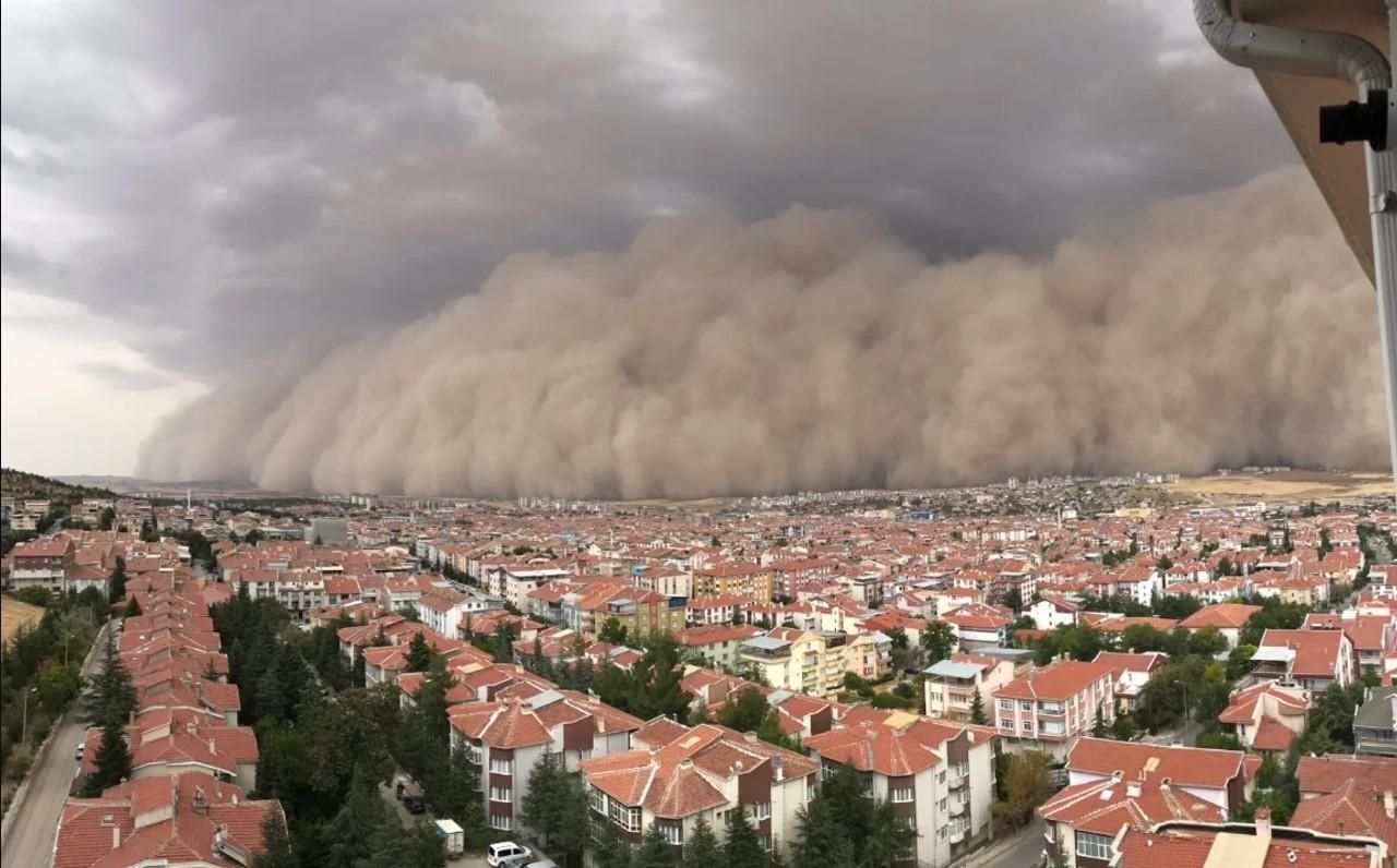 Столицу Турции накрыла масштабная пылевая буря: фото, видео