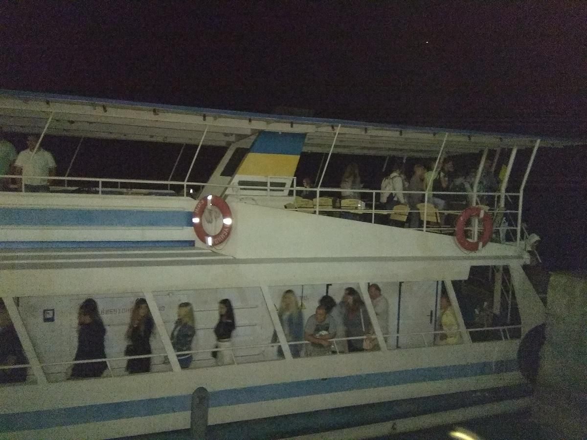 На Дніпрі у Черкасах на ходу зупинився теплохід 12.09.2020: фото На Дніпрі у Черкасах на ходу зупинився теплохід 12.09.2020: фото