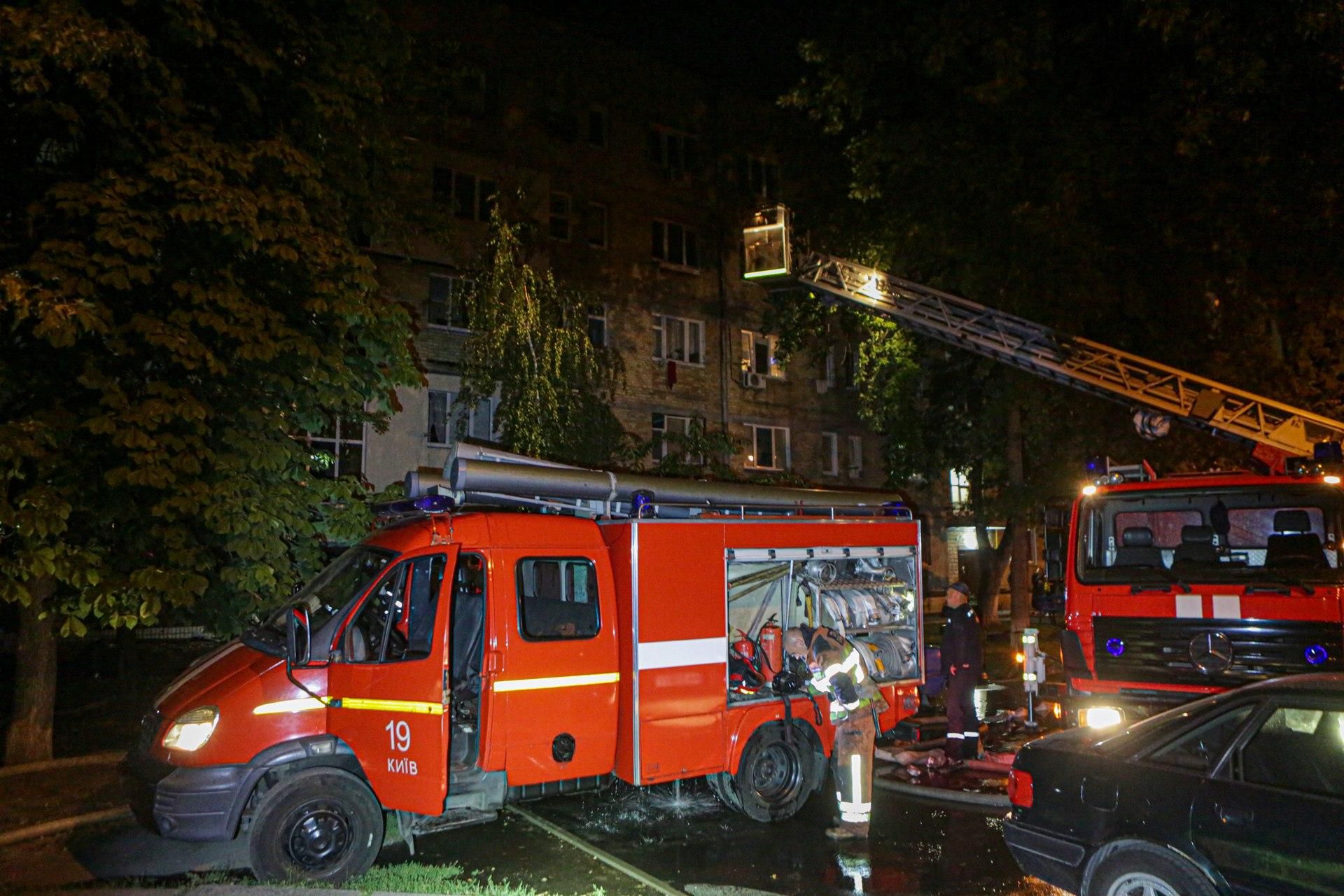 Пожежа у будинку на Братиславській у Києві 13.09.2020: фото