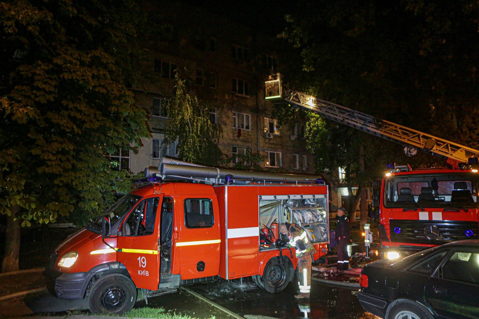 Пожар в доме на Братиславской в Киеве 13.09.2020: фото