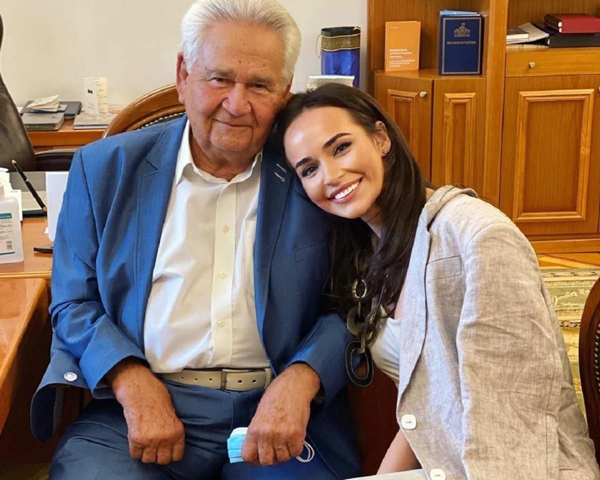 Маша Фокіна познайомила Єрмака з дідом: реакція Вітольда Фокіна Маша Фокіна познайомила Єрмака з дідом: реакція Вітольда Фокіна