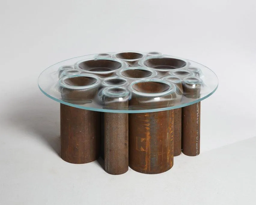 Цей стіл було найлегше виготовити / Фото Deezen Цей стіл було найлегше виготовити / Фото Deezen