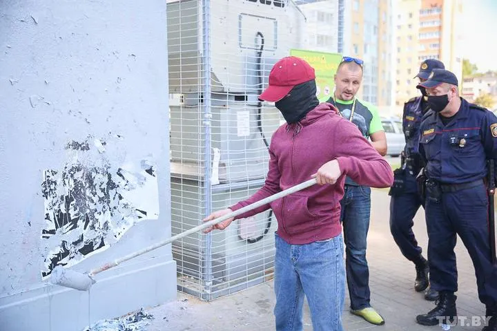 Мурал діджеїв у Білорусі замальовують