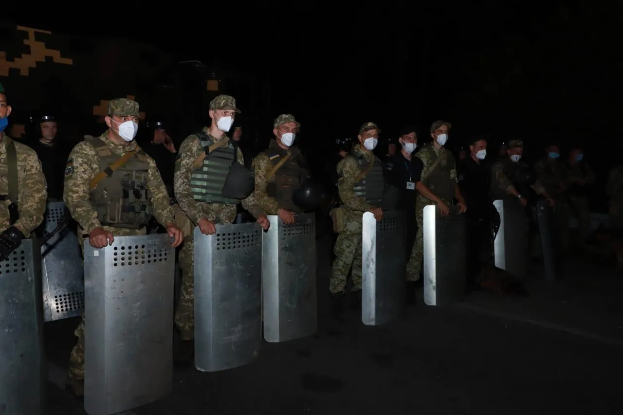 1,5 тисячі хасидів застрягли на кордоні Білорусі та України 1,5 тисячі хасидів застрягли на кордоні Білорусі та України