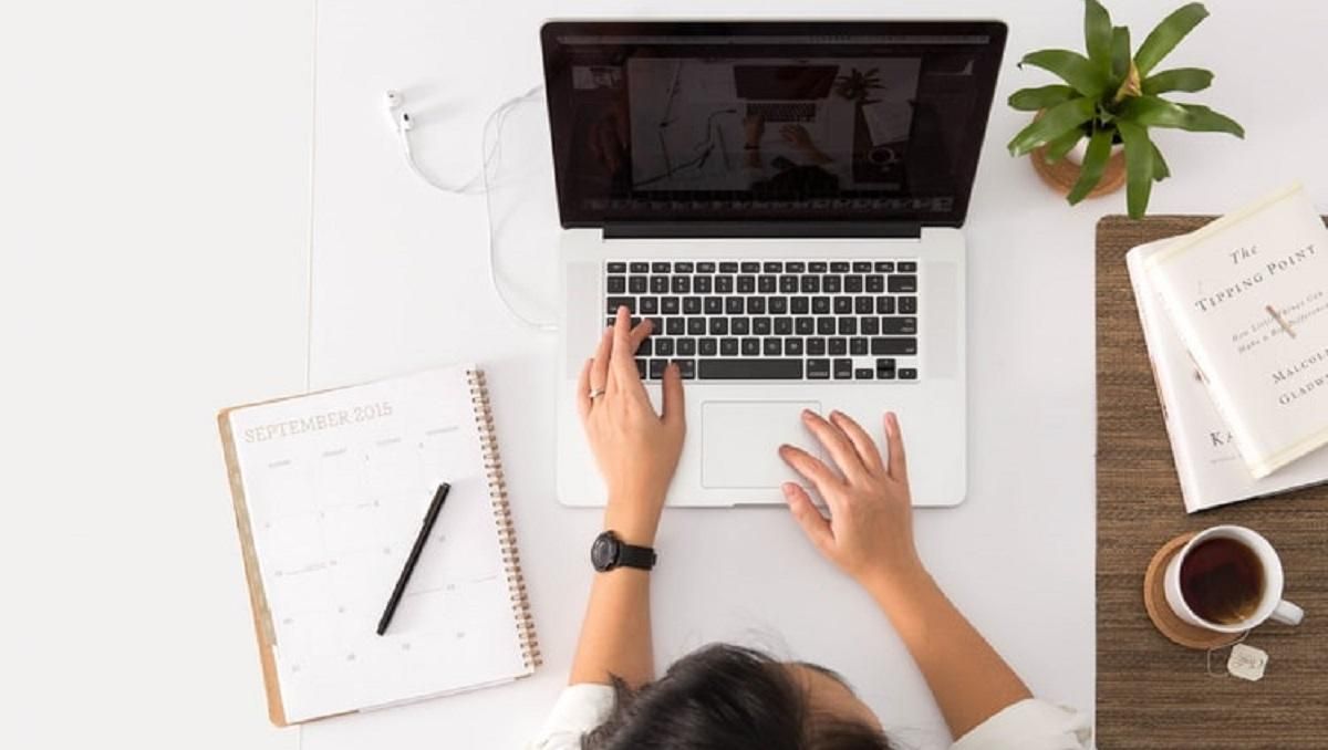 Українські вчителі навчатимуться за допомогою мультимедійних курсів Українські вчителі навчатимуться за допомогою мультимедійних курсів