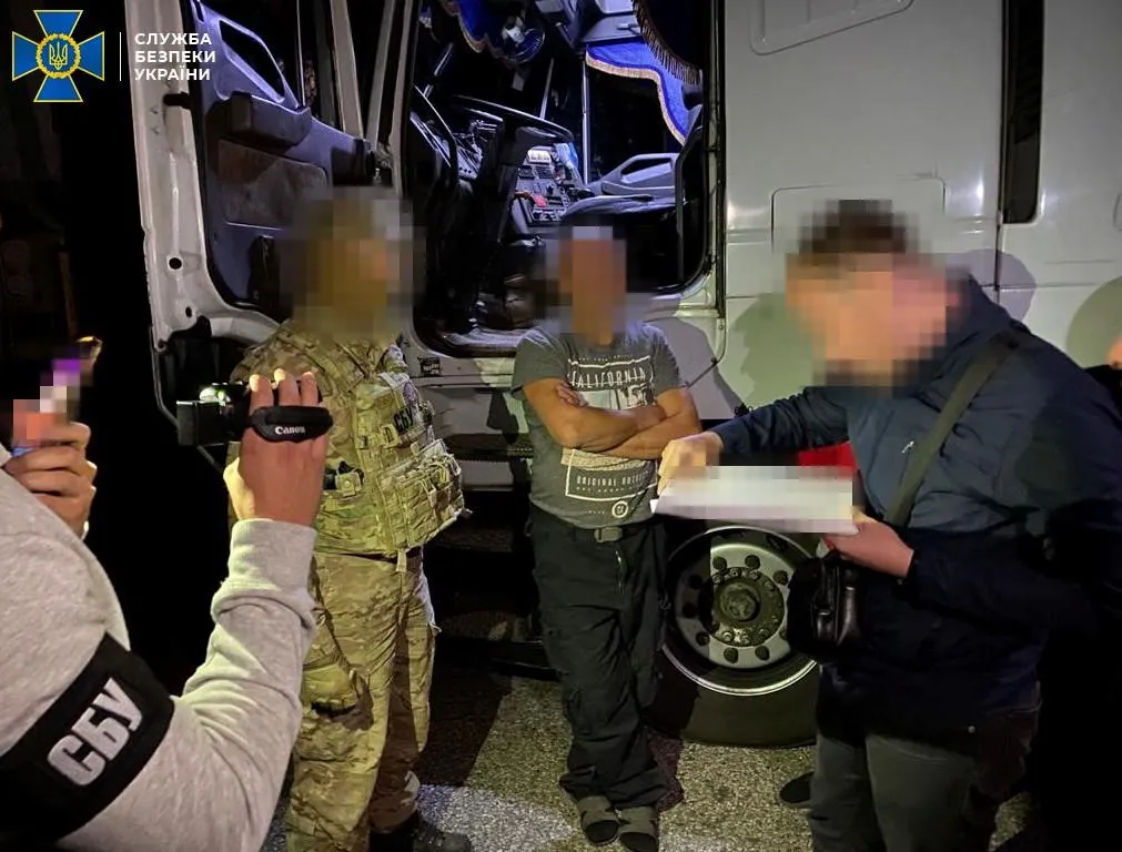 СБУ викрила схему контрабанди продуктів на окуповану Донеччину СБУ викрила схему контрабанди продуктів на окуповану Донеччину