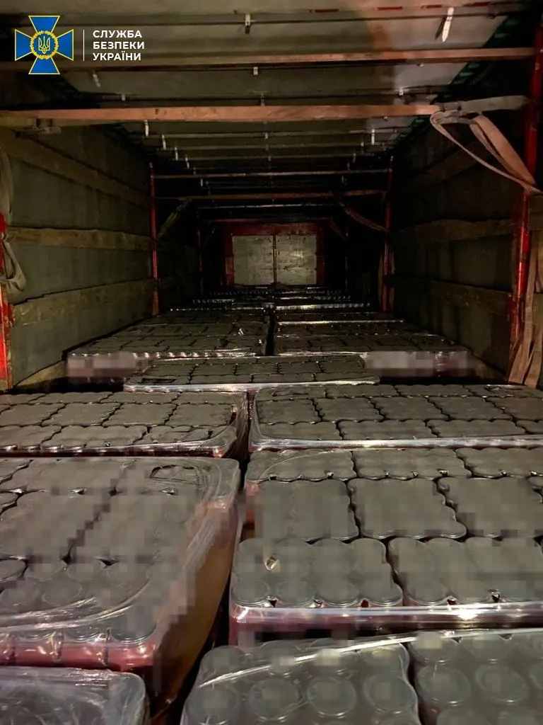 СБУ викрила схему контрабанди продуктів на окуповану Донеччину СБУ викрила схему контрабанди продуктів на окуповану Донеччину