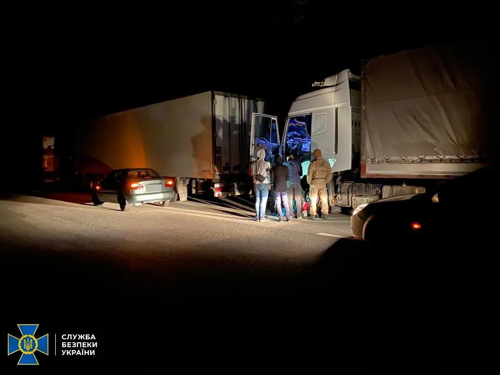 СБУ викрила схему контрабанди продуктів на окуповану Донеччину СБУ викрила схему контрабанди продуктів на окуповану Донеччину