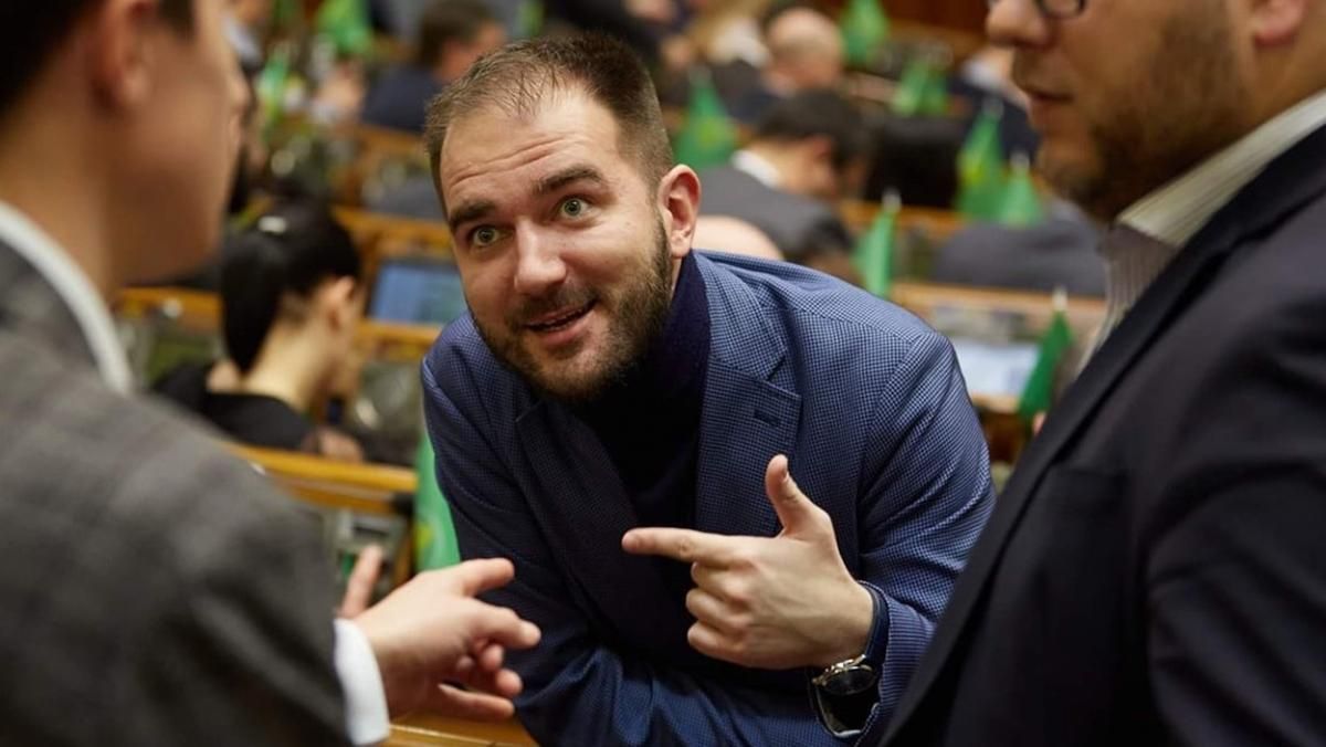 Скандал с подозреваемым во взяточничестве депутатом Юрченко – реакция Офиса Президента Скандал с подозреваемым во взяточничестве депутатом Юрченко – реакция Офиса Президента