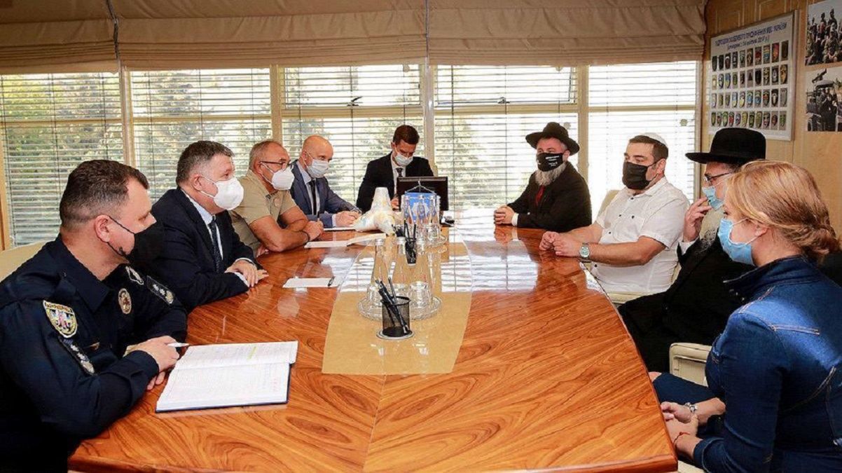 Авакова призвал хасидов не провоцировать ситуацию на украинских границах Авакова призвал хасидов не провоцировать ситуацию на украинских границах