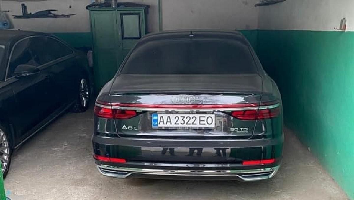 Укрзализныця на деньги для ремонта поездов купила два лимузина Укрзализныця на деньги для ремонта поездов купила два лимузина