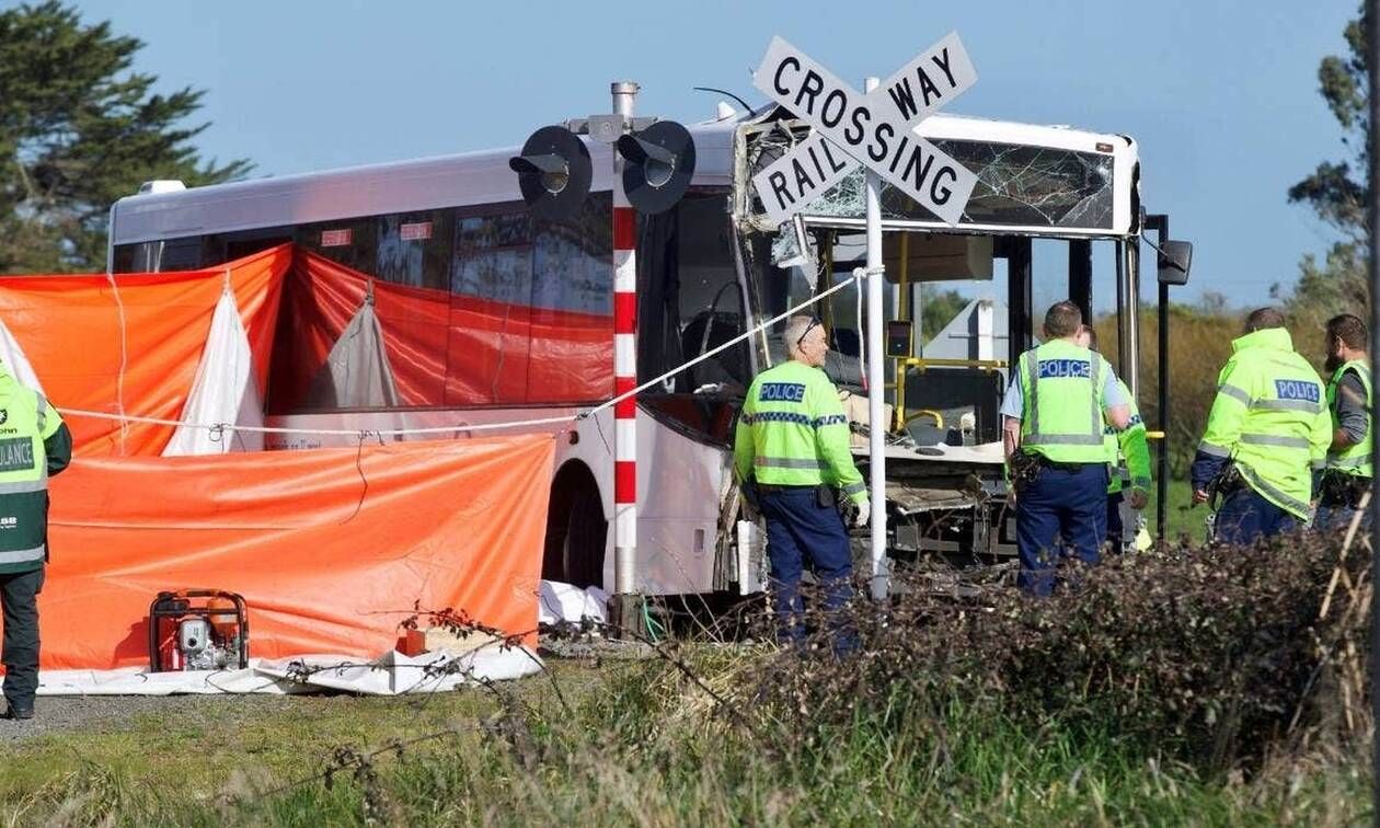 Авария в Новой Зеландии: столкнулись поезд и школьный автобус