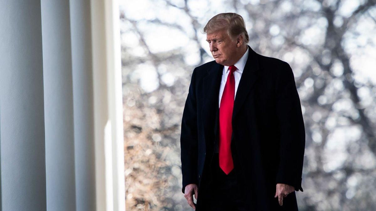 Помощник Трампа в Белом доме заразился коронавирусом Помощник Трампа в Белом доме заразился коронавирусом