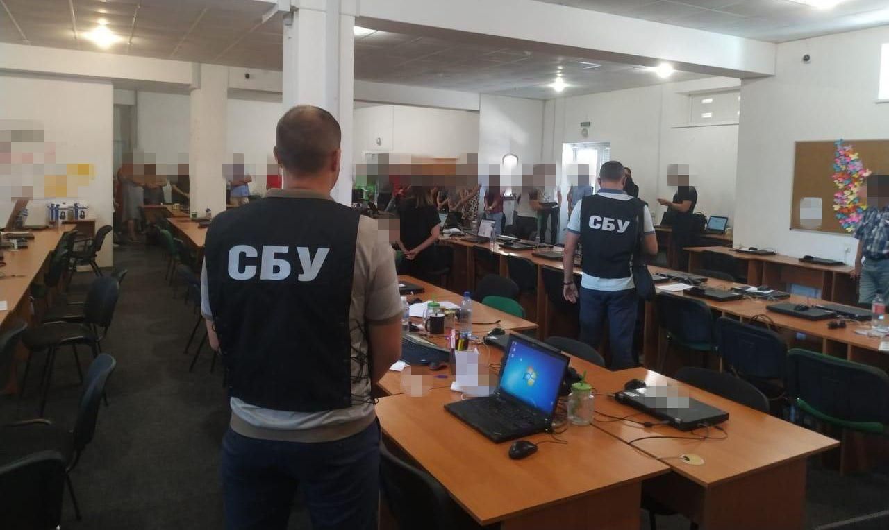 СБУ викрила шахраїв, які крали гроші з банківських рахунків СБУ викрила шахраїв, які крали гроші з банківських рахунків