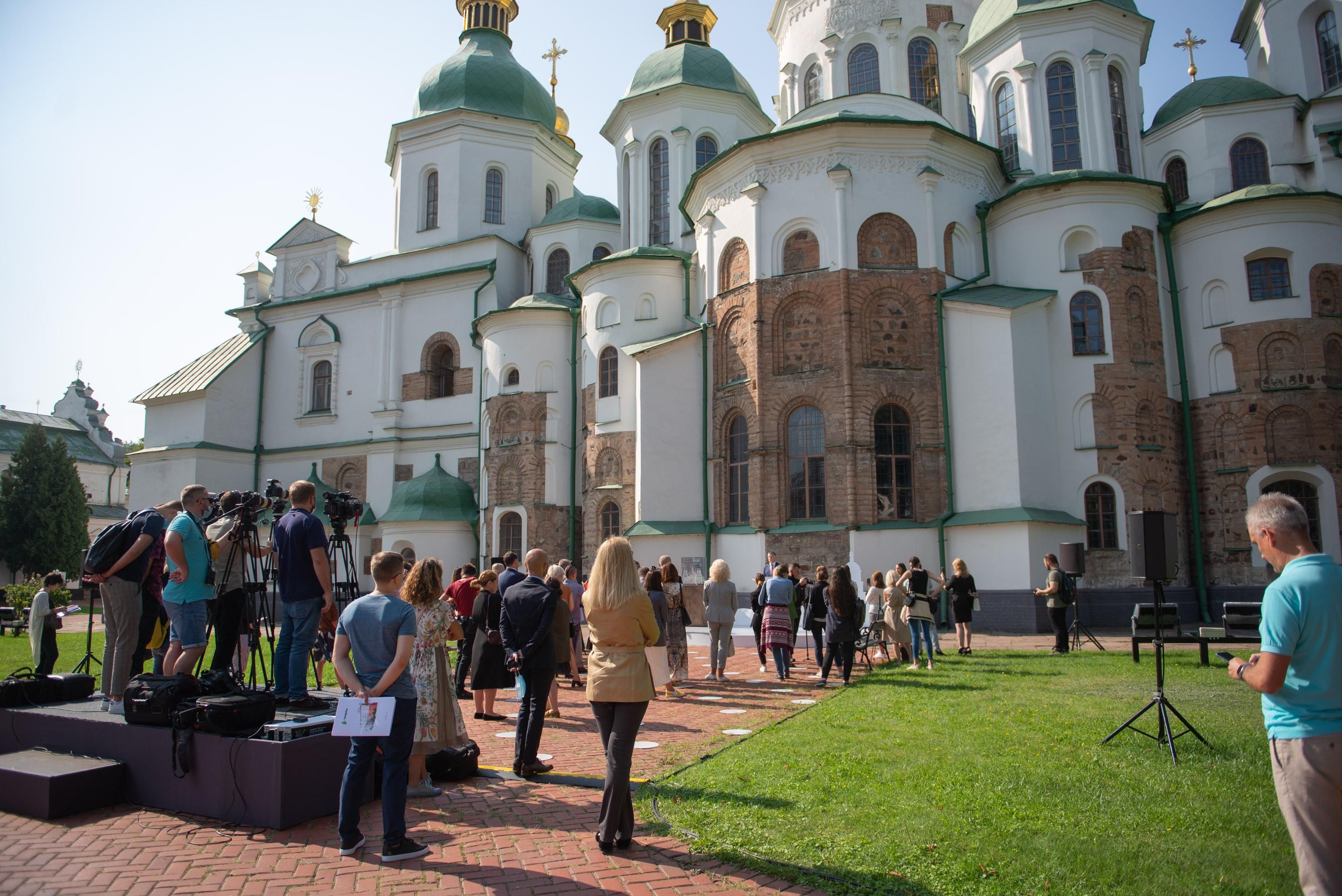 София Киевская "вылечится" от влаги и сырости благодаря фармацевтическим компаниям София Киевская "вылечится" от влаги и сырости благодаря фармацевтическим компаниям