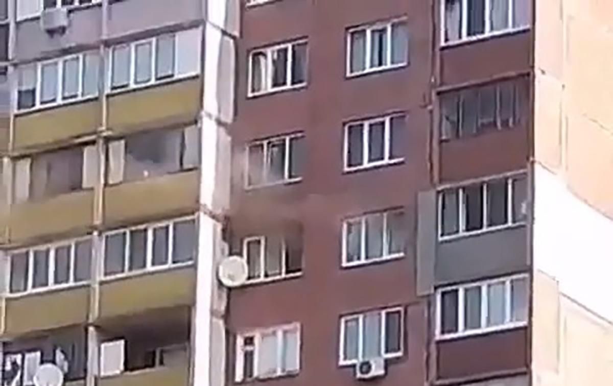 В многоэтажке Киева вспыхнул пожар 17.09.2020: видео