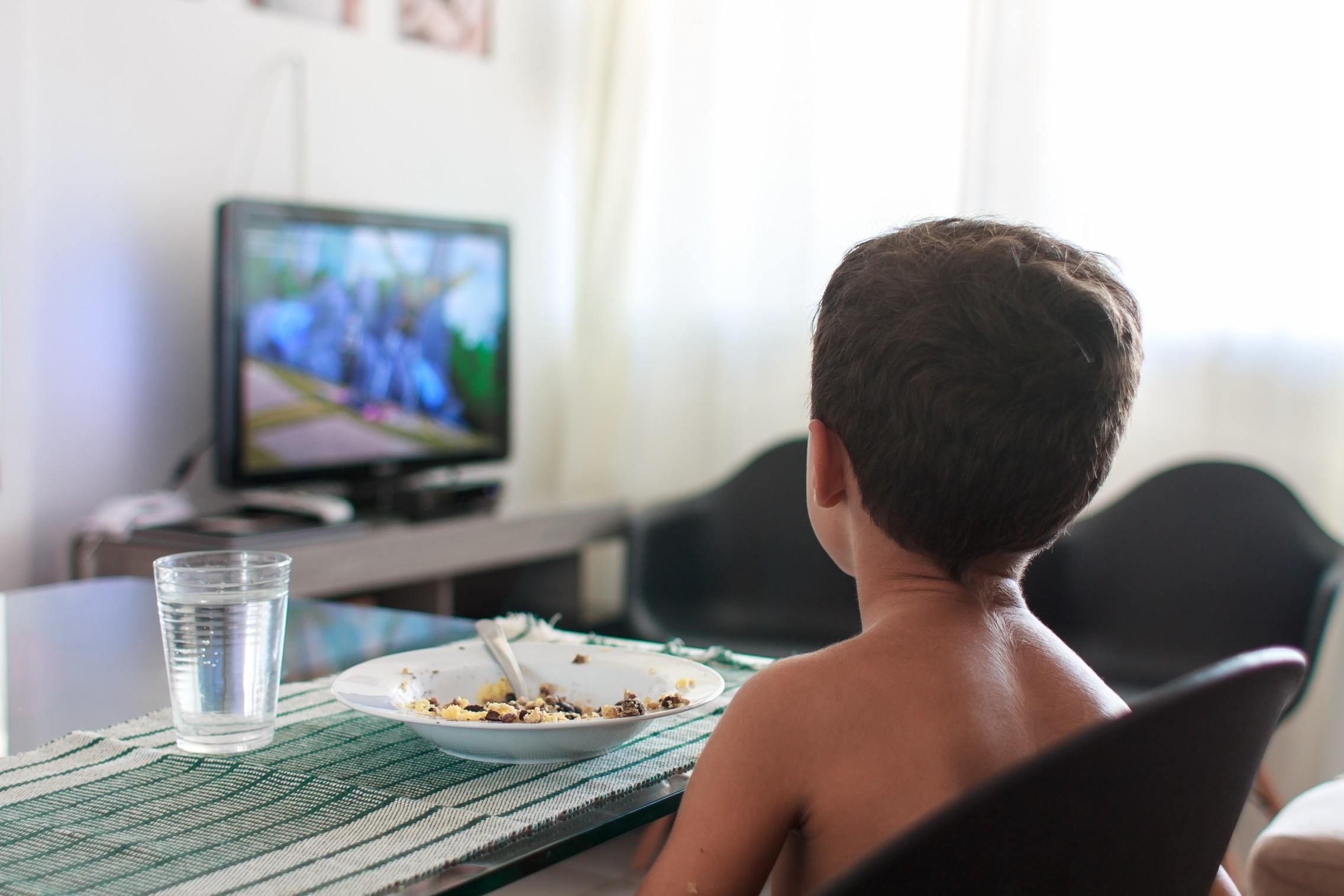 Як перегляд телебачення впливає на навчання учнів: цікаве дослідження