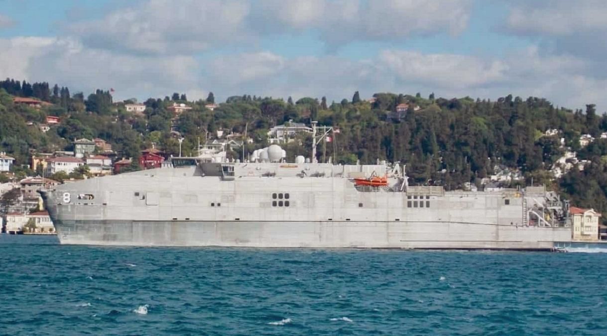 Американское десантное судно Yuma вошло в Черное море: фото