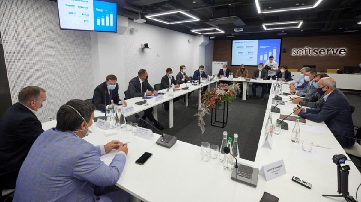 Зеленський хоче зберегти для айтішників податкову ставку 5% Зеленський хоче зберегти для айтішників податкову ставку 5%