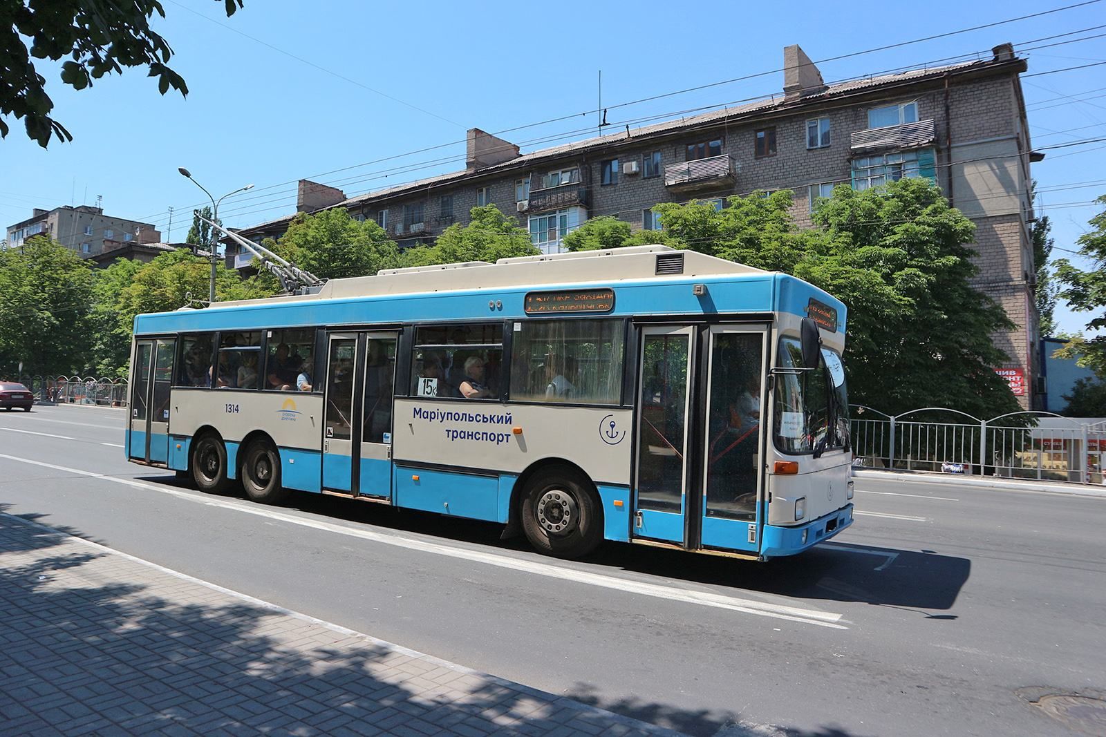 Мешканець Маріуполя влаштував погром у тролейбусі через захисну маску Мешканець Маріуполя влаштував погром у тролейбусі через захисну маску