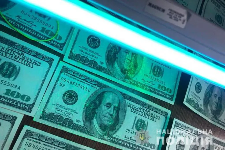 хабар, чиновник Міністерства юстиції хабар, чиновник Міністерства юстиції