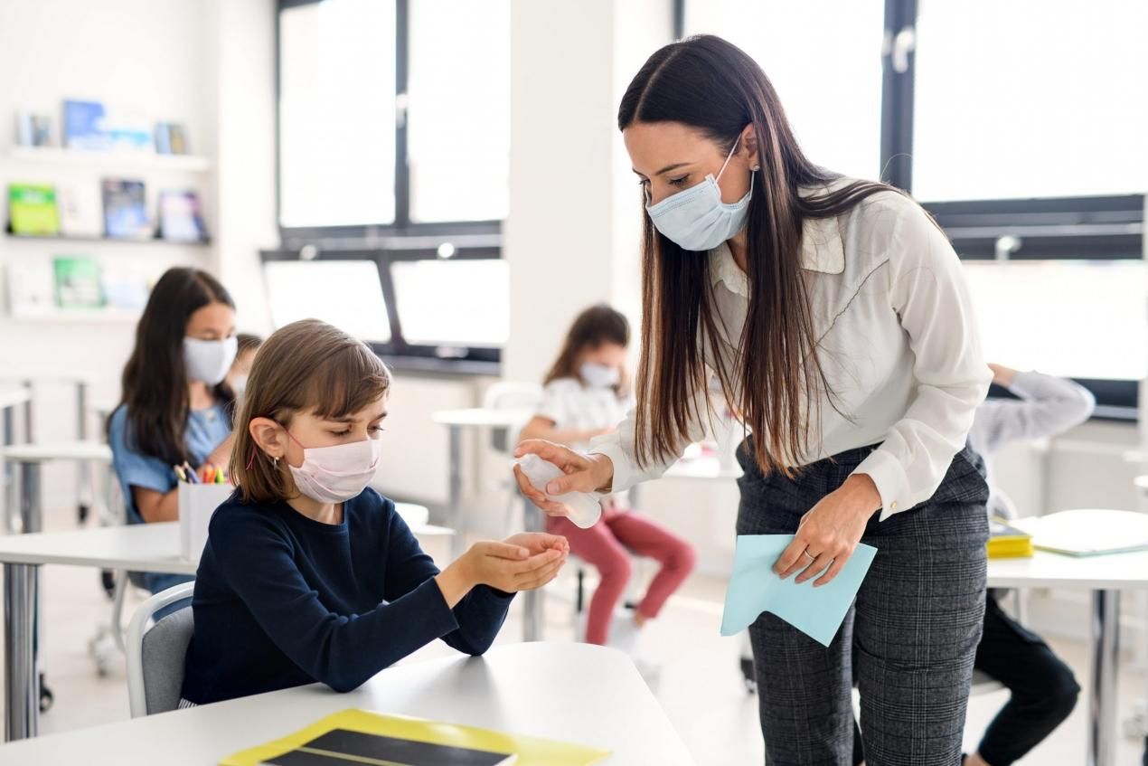 Будут ли страховать учителей от коронавируса: ответ Шкарлета