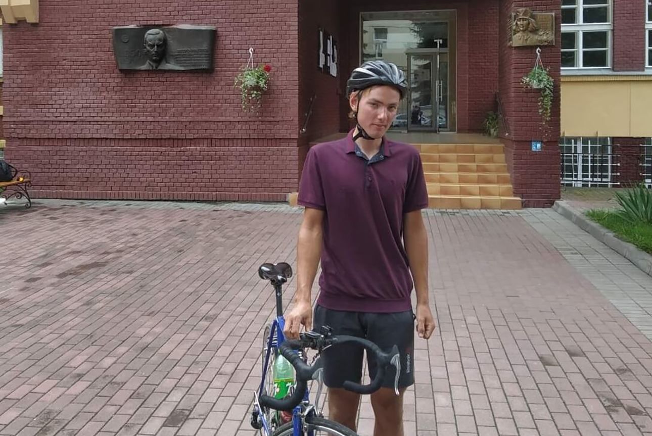 Хлопець проїхав 500 км на велосипеді, щоб подати документи до вишу