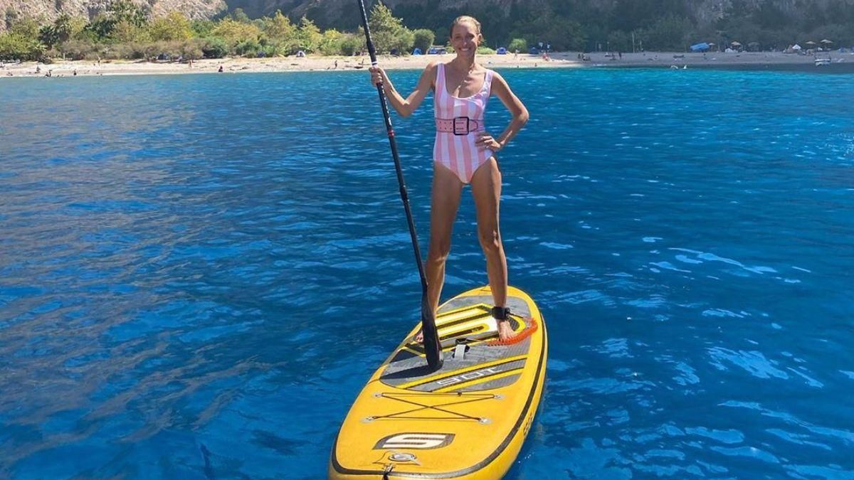 У звабливому бікіні на сапсерфінгу: Катя Осадча показала розваги в Туреччині – фото