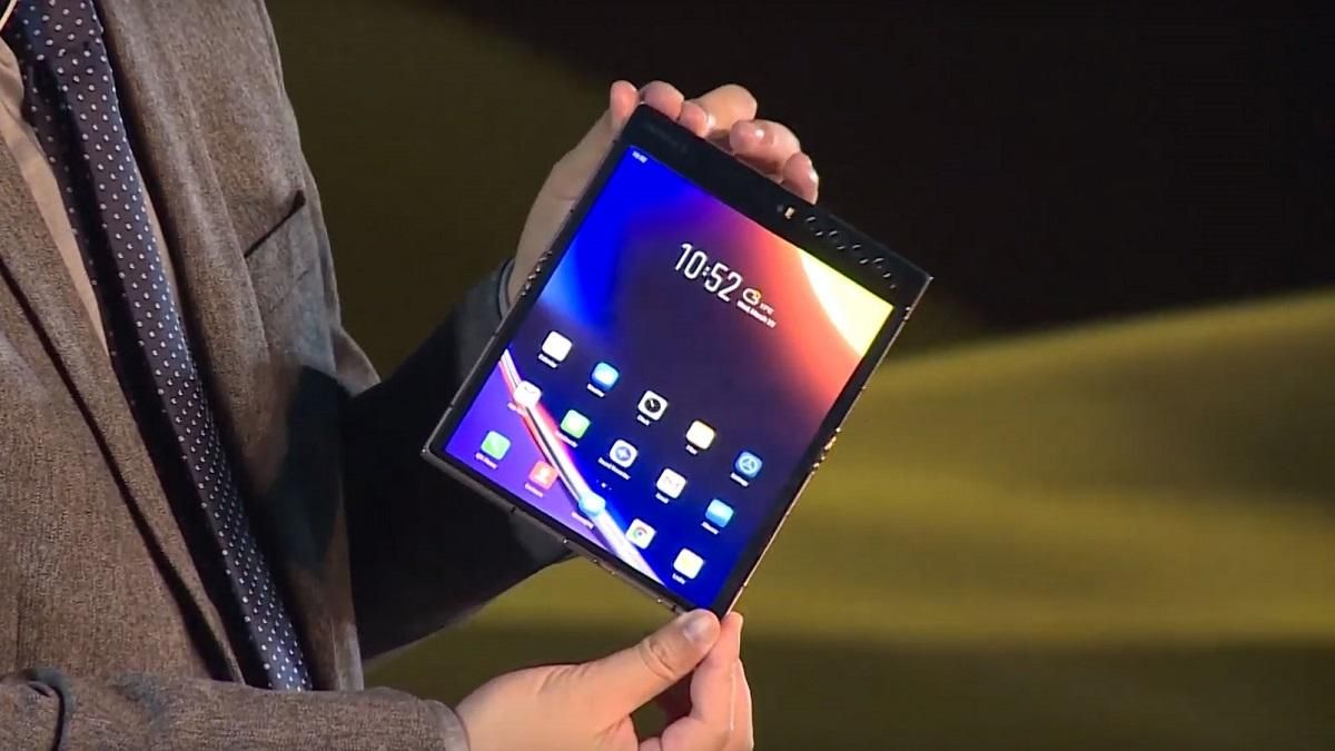 Гибкий смартфон Royole FlexPai 2 засветился на официальных изображениях Гибкий смартфон Royole FlexPai 2 засветился на официальных изображениях