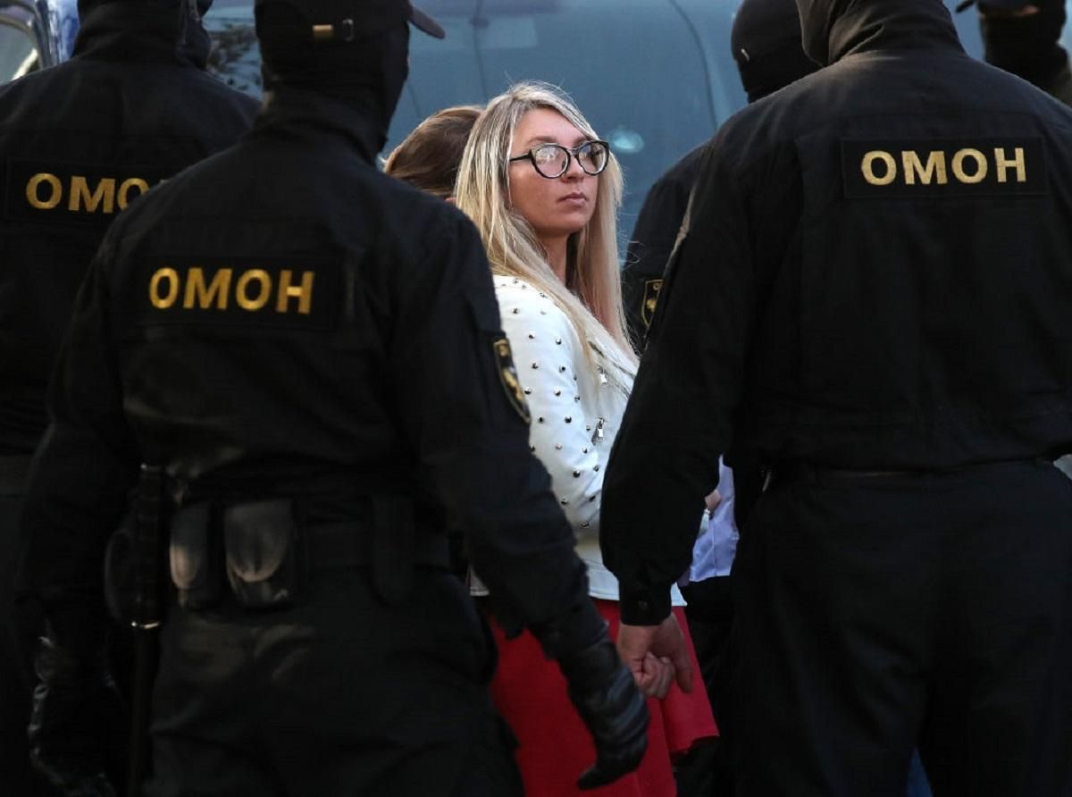 Блестящий марш женщин в Минске: фото жестоких задержаний
