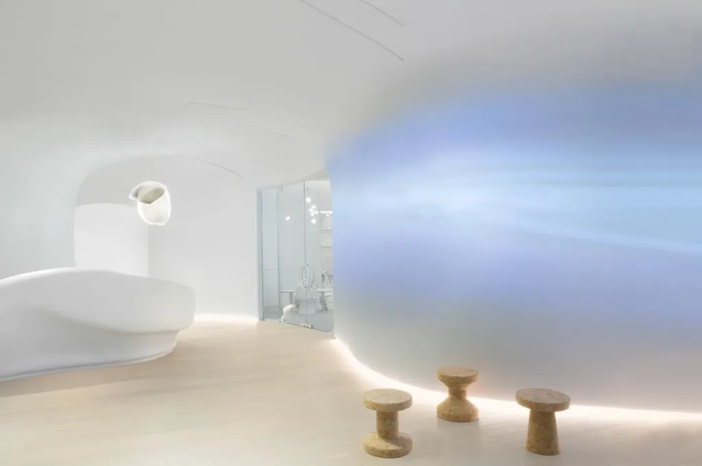 Стіни реагують на дотики і демонструють різні картинки Стіни реагують на дотики і демонструють різні картинки