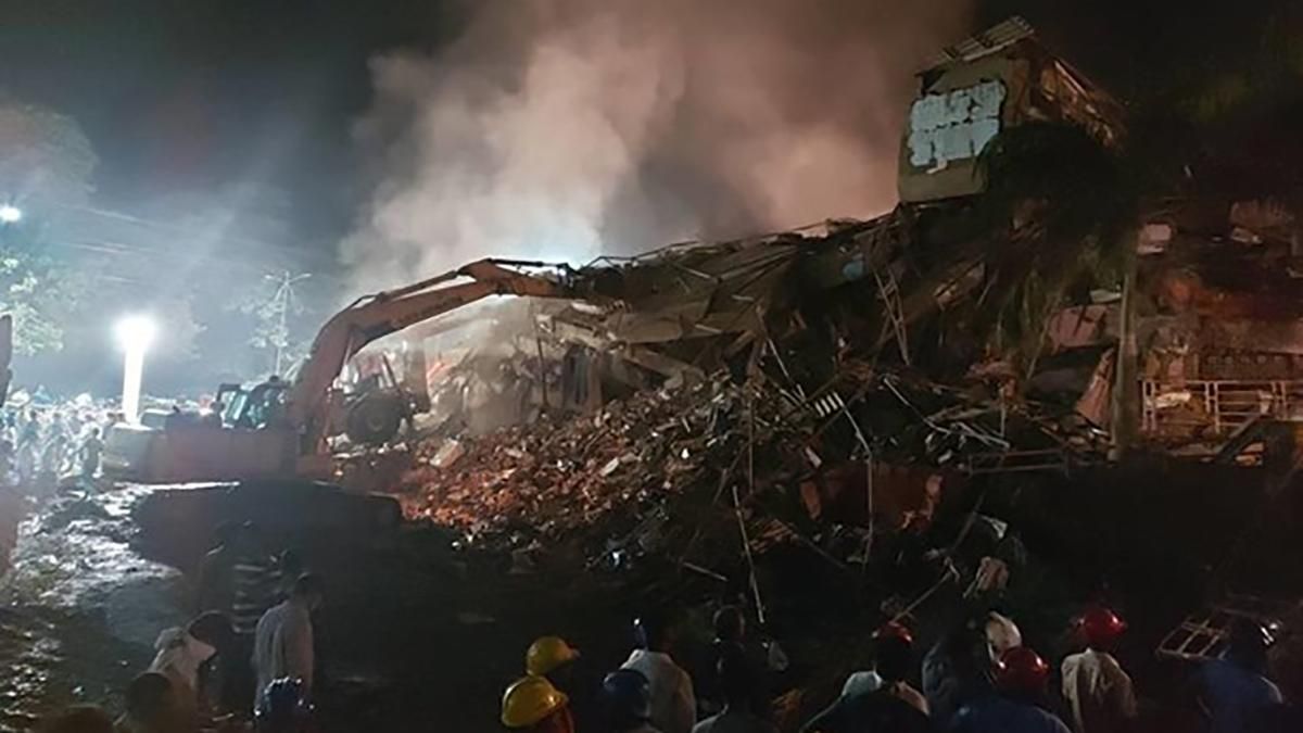 В Індії обвалилась багатоповерхівка: є загиблі – відео В Індії обвалилась багатоповерхівка: є загиблі – відео