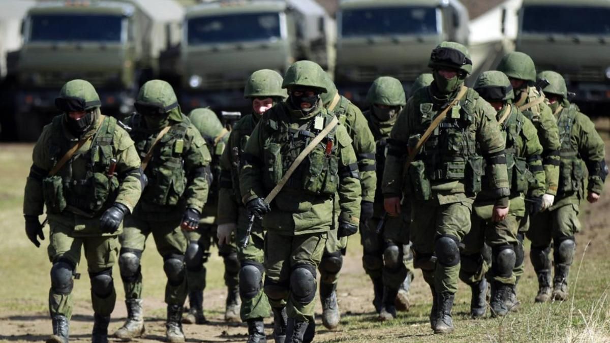 У Зеленського розповіли, навіщо Росія стягує війська в Крим