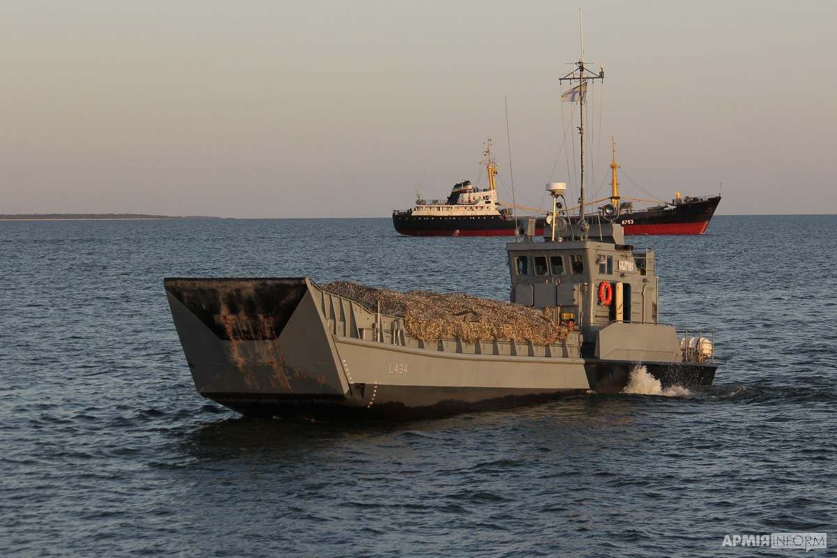 Українські кораблі влаштували військові навчання в Чорному морі: фото