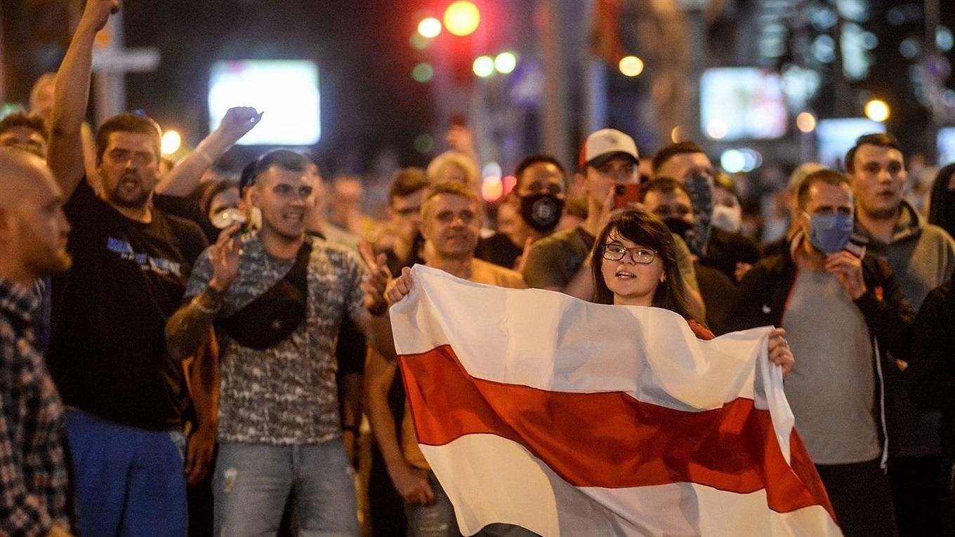 У Білорусі затримали 442 протестувальників: жінки нестямно кричали У Білорусі затримали 442 протестувальників: жінки нестямно кричали