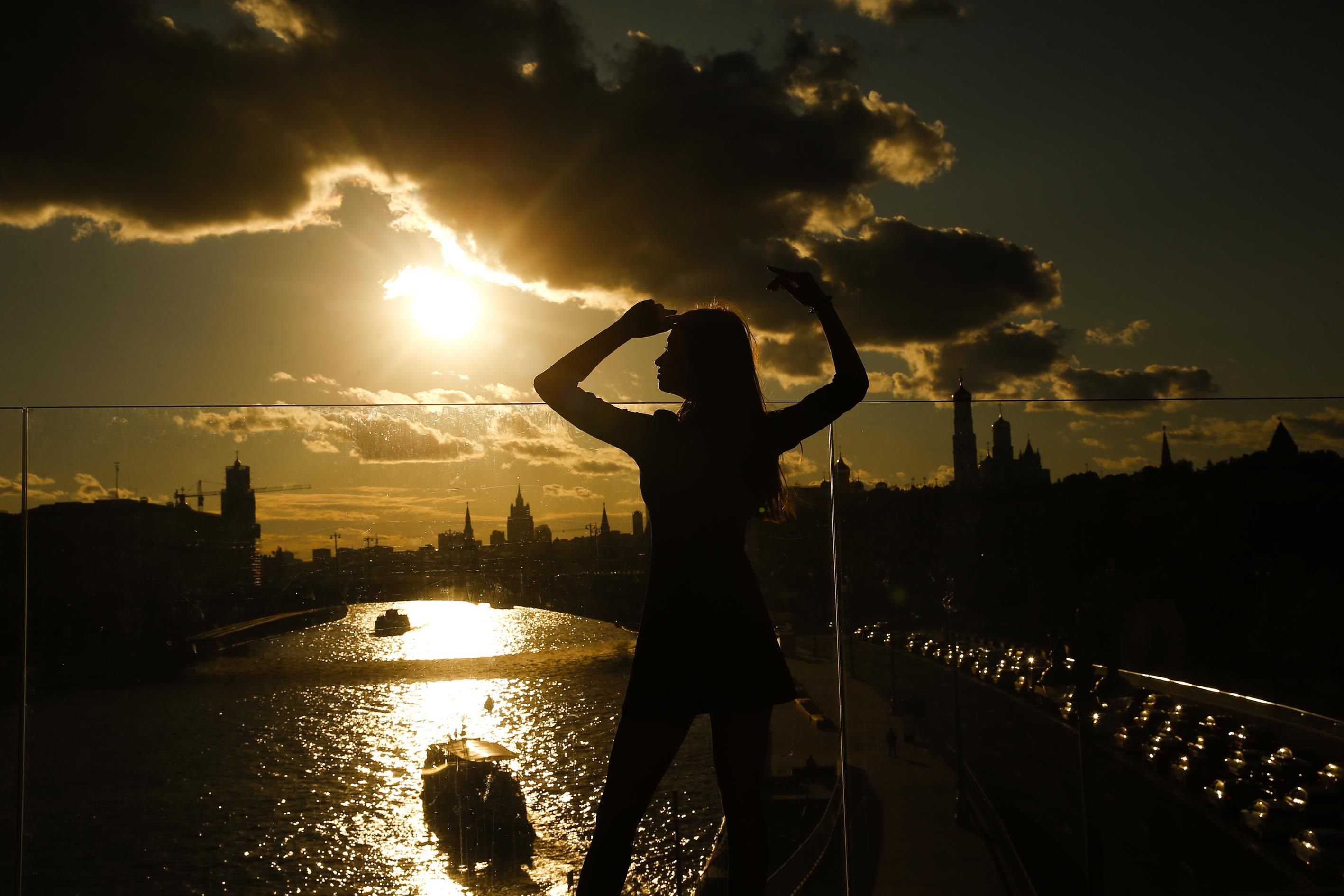 Російська телеведуча голою прогулялася містом: відео 18+ Російська телеведуча голою прогулялася містом: відео 18+