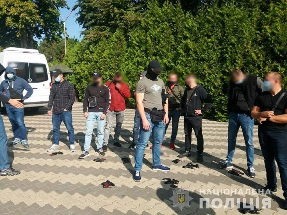 Во время съезда ОПЗЖ в Одесской области полиция задержала полсотни вооруженных людей: фото Во время съезда ОПЗЖ в Одесской области полиция задержала полсотни вооруженных людей: фото