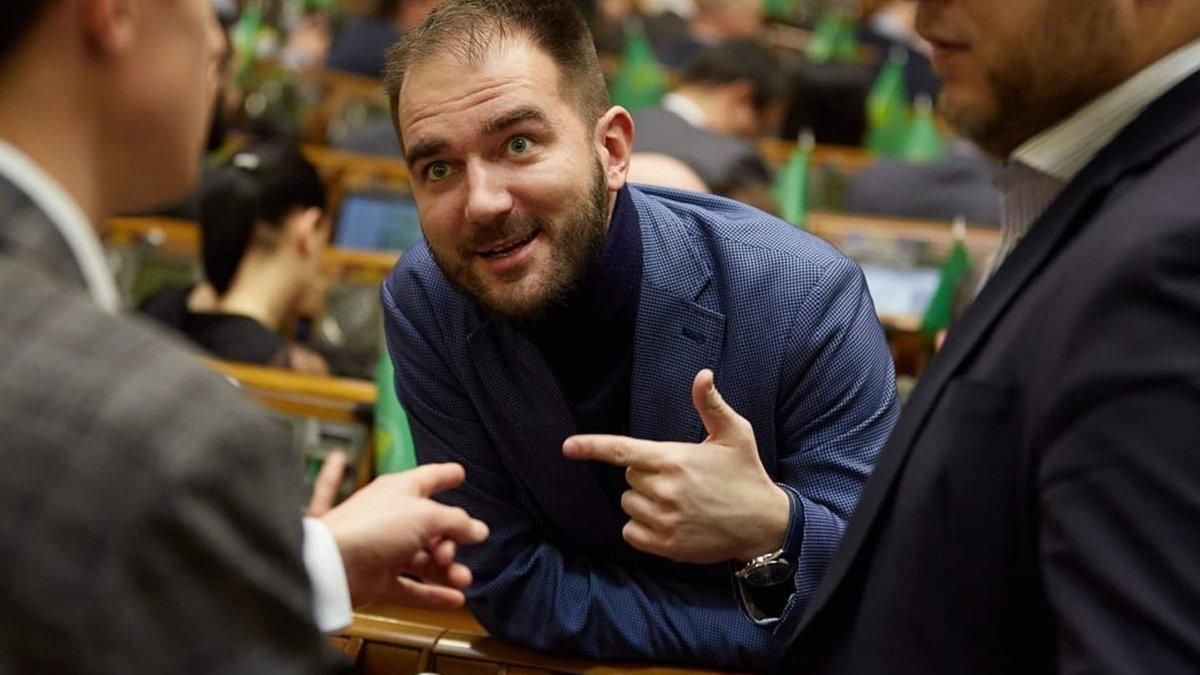 У нардепа Юрченко нашли незарегистрированный пистолет У нардепа Юрченко нашли незарегистрированный пистолет