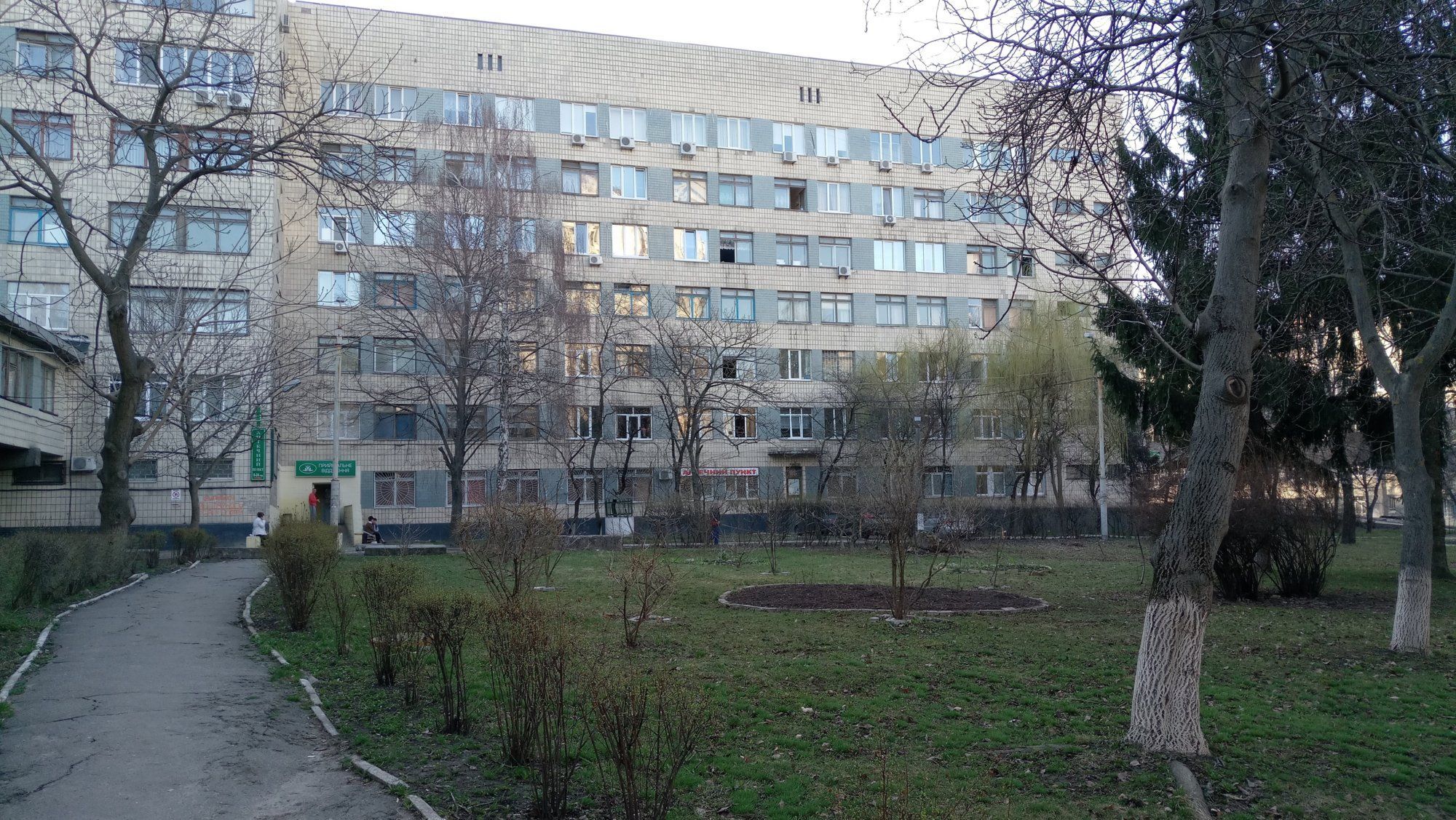 Самогубства хворих з коронавірусом у Києві у лікарні 4: фото
