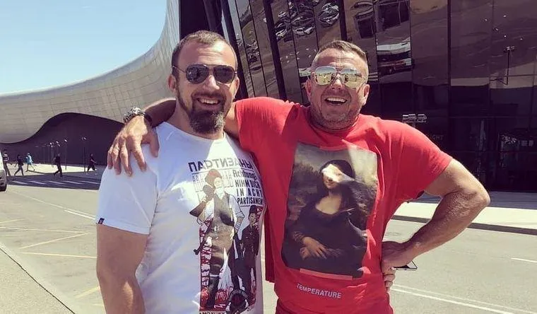 Максим Зотов справа Шеремета Максим Зотов справа Шеремета