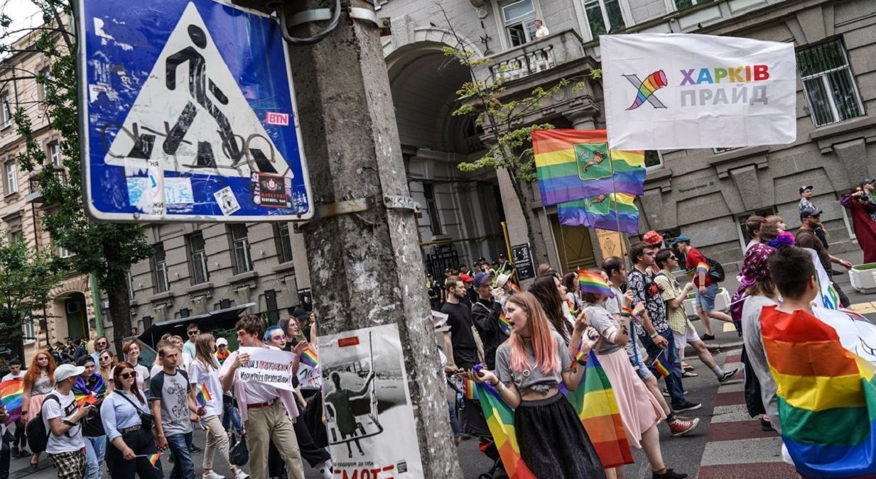 Поліцейський, який "перестарався" під час охорони "ХарківПрайду", піде під суд Поліцейський, який "перестарався" під час охорони "ХарківПрайду", піде під суд