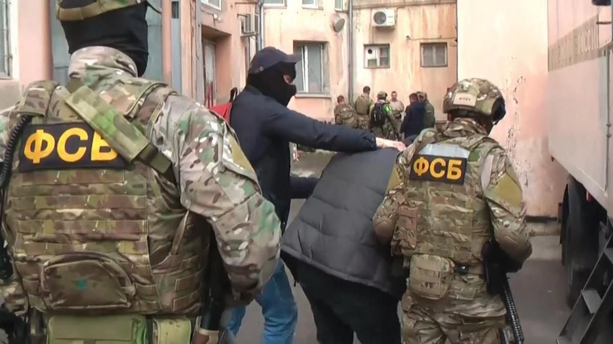 ФСБ схопила в Криму українця за роздавання листівок