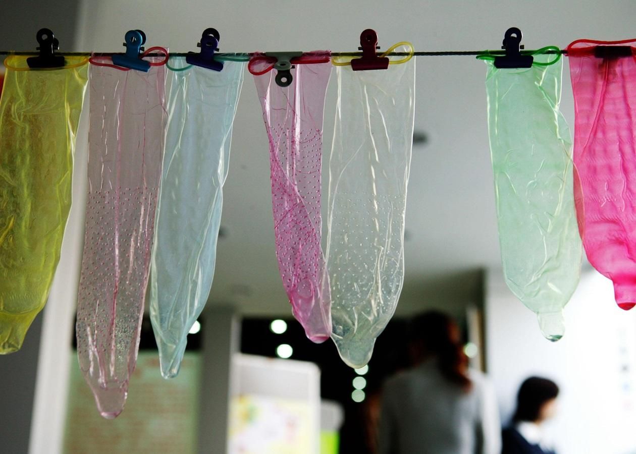 У В'єтнамі жінка випрала 324 тисячі презервативів і хотіла їх продати
