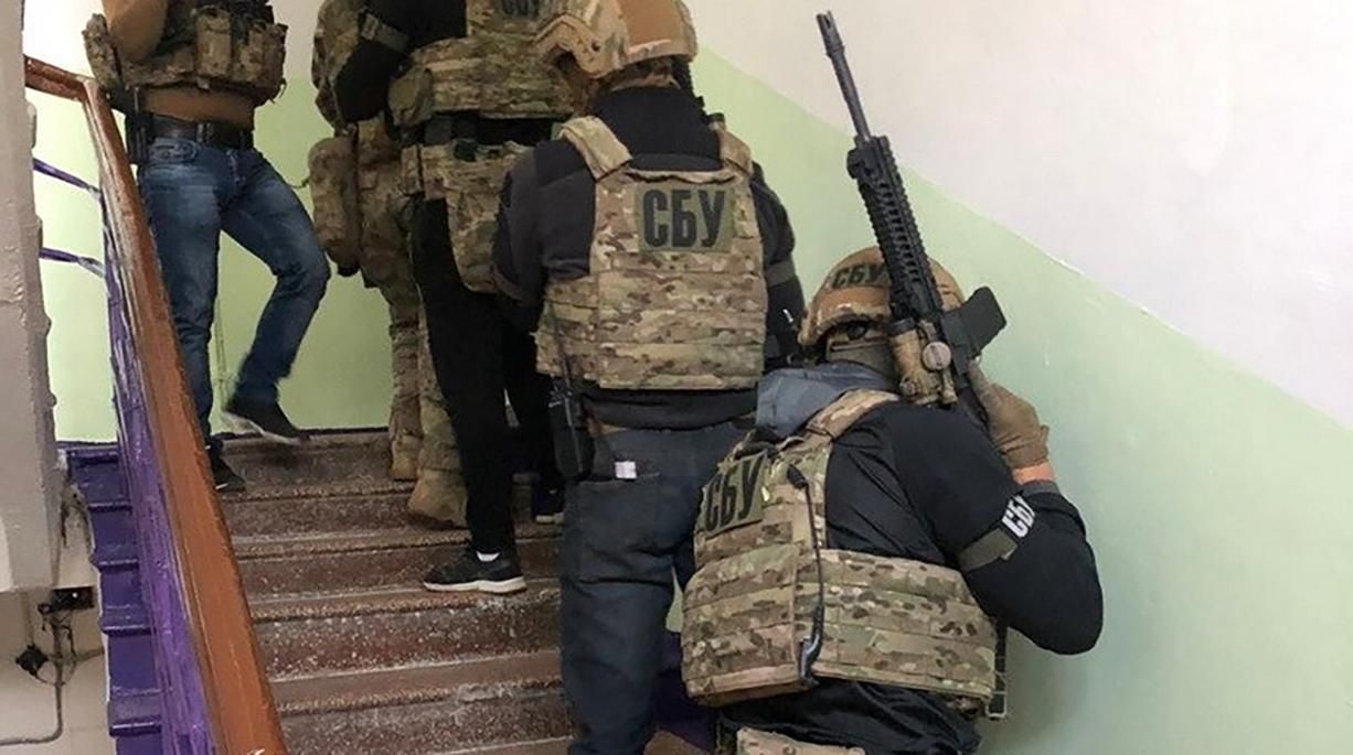 Требовал 30 тысяч долларов: СБУ поймала собственного работника на взятке – фото Требовал 30 тысяч долларов: СБУ поймала собственного работника на взятке – фото