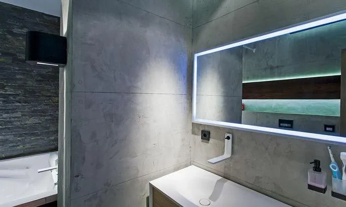 Стіни у ванній кімнаті оздоблені бетоном Стіни у ванній кімнаті оздоблені бетоном