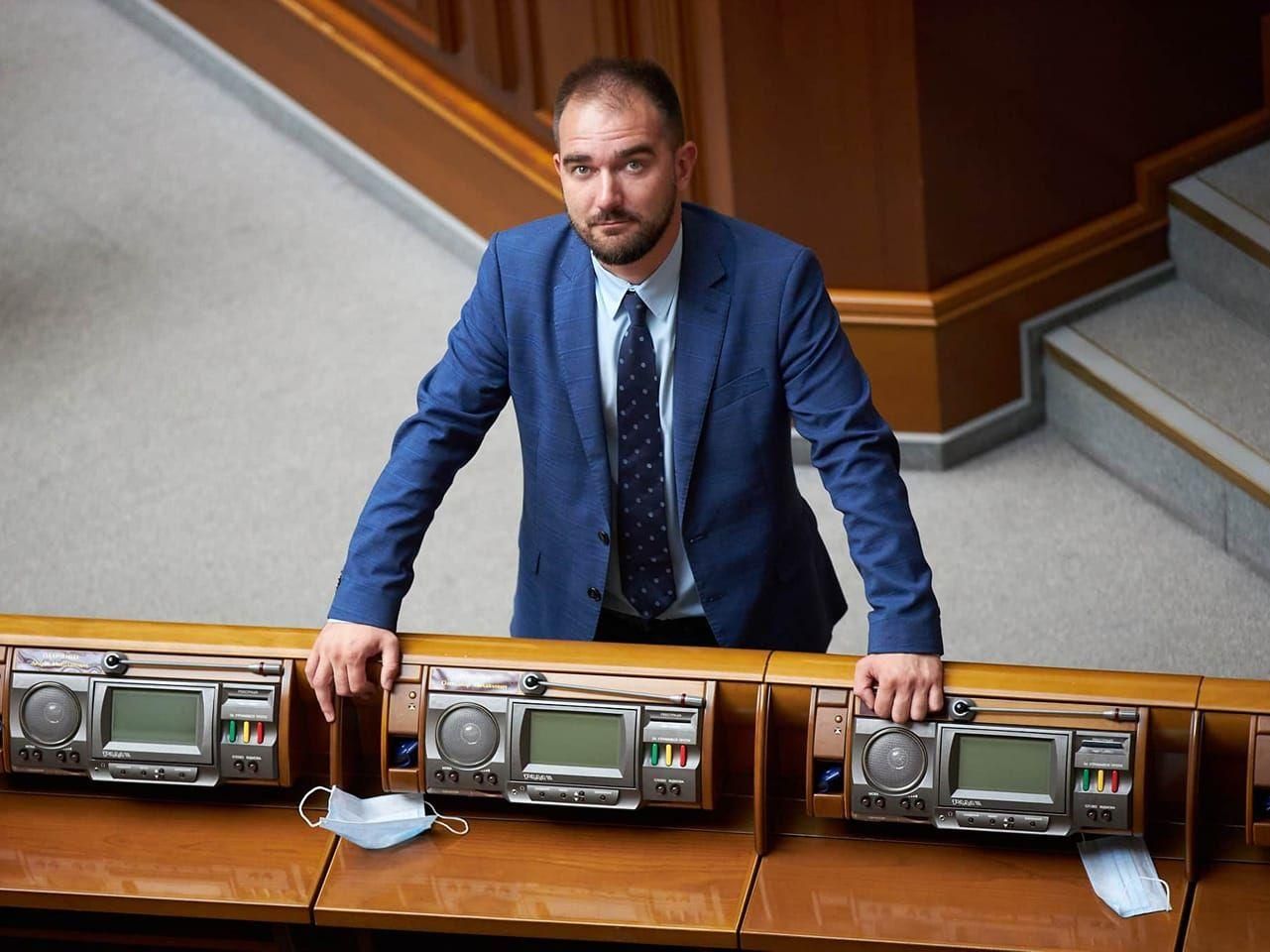 Нардеп Олександр Юрченко вніс 3 мільйони гривень застави Нардеп Олександр Юрченко вніс 3 мільйони гривень застави